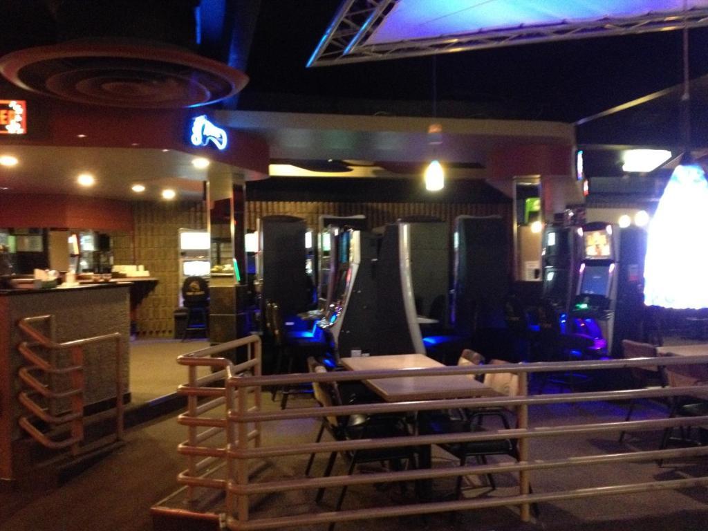 Keystone Motor Inn ブランドン エクステリア 写真