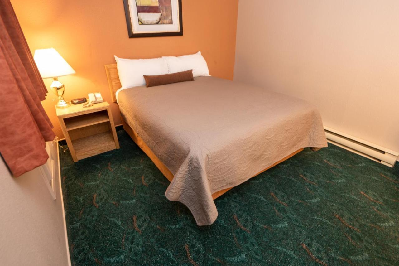 Keystone Motor Inn ブランドン エクステリア 写真