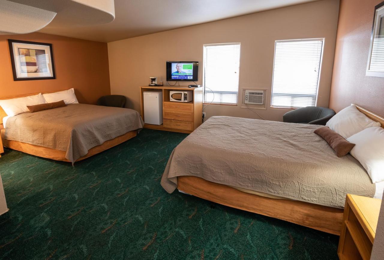 Keystone Motor Inn ブランドン エクステリア 写真